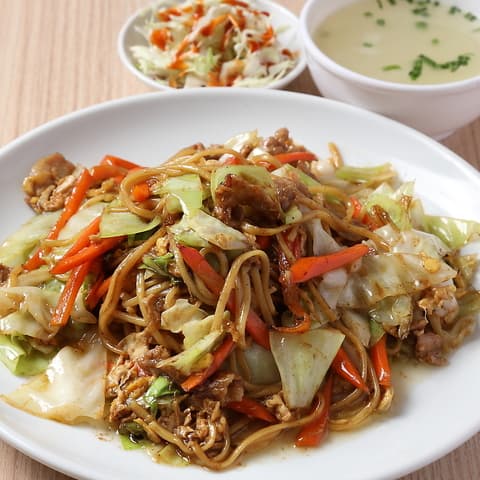 野菜と肉たっぷりの焼きそば
